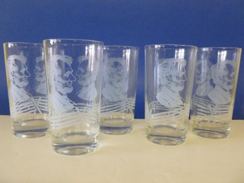 lot 7 image: Lot of five vintage Abraham Lincoln...