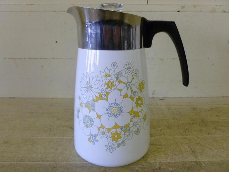lot 87 image: Large Corning Ware 10 cup stove top...