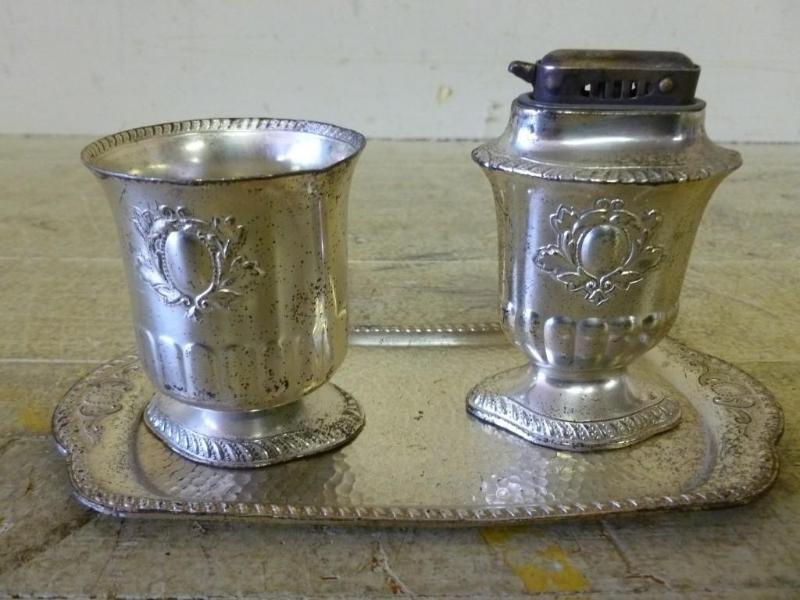 lot 90 image: Vintage C.M.C New York three piece ...