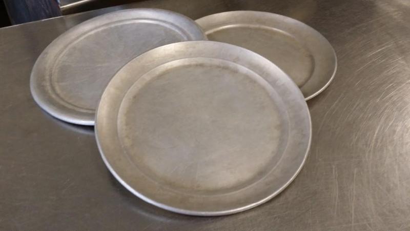 3 Aluminum pizza pans 8&quot...