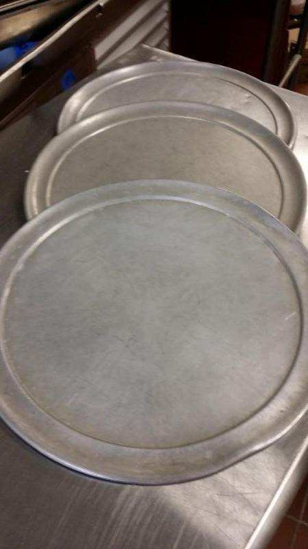 3 Aluminum pizza pans 14&quot...