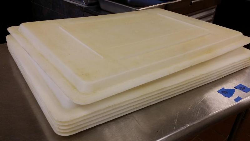 6 Rubbermaid lids...