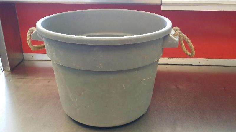 Rubbermaid Barrel