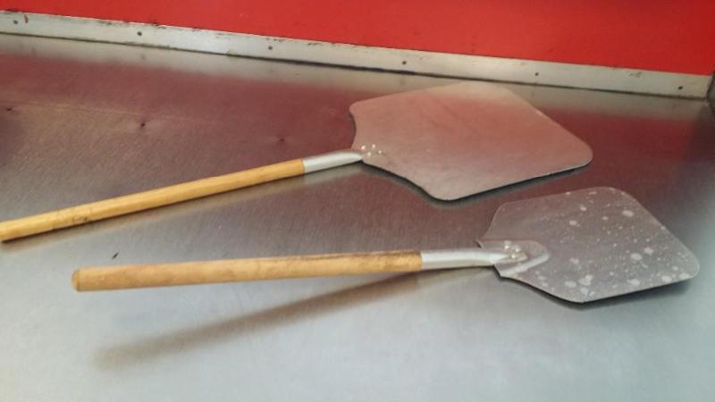 Two Pizza Peels