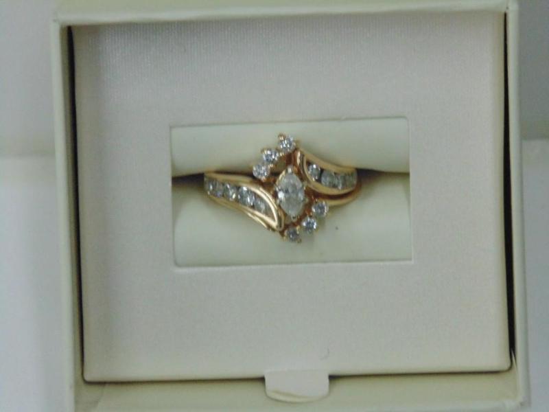 A very nice Diamond ring. 14 ...