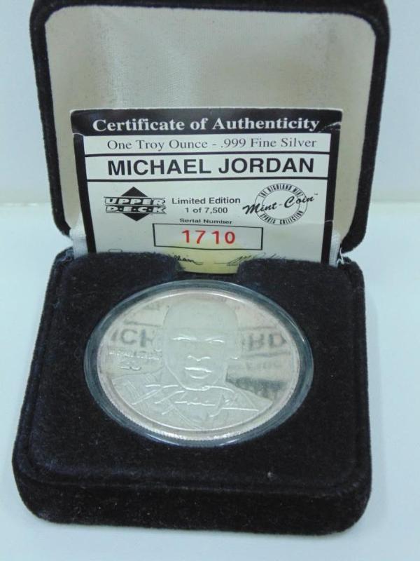 A collectable 1 Ounce silver Michae...