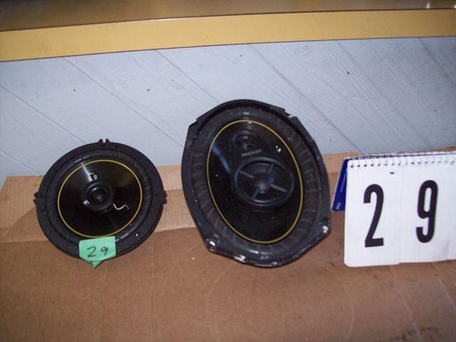 1 Kicker 6 x 9 and 1 Kicker...