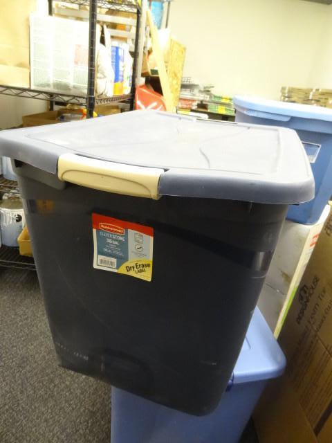 Used Rubbermaid 36 gal. Latch Tote ...