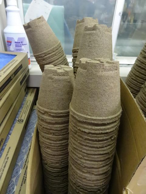 Approx. 200 New Jiffy Peat Pots 4&q...