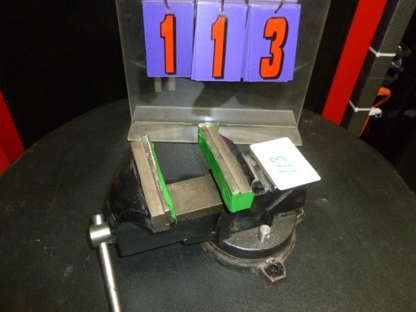 lot 113 image: 4" bench vice. Cash or Credit ...