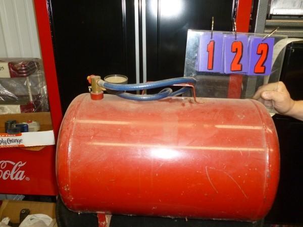 lot 122 image: Portable air tank. Cash or Credit C...