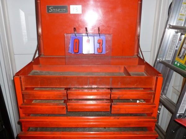 lot 13 image: Snap on 9 drawer tool chest. Good c...