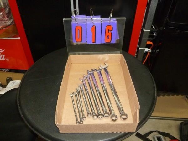 lot 16 image: 1 set of Snap on long handle wrench...