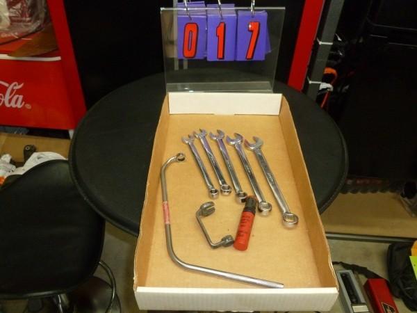 lot 17 image: 1 set of Snap on wrenches. 5 pieces...