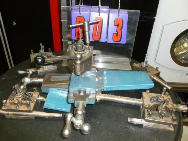 lot 3 image: Quick change tool holder with cross...