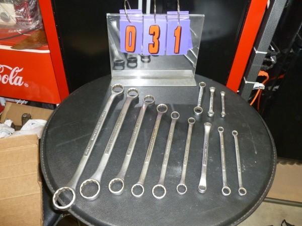 lot 31 image: Set of Craftsman off set box end wr...
