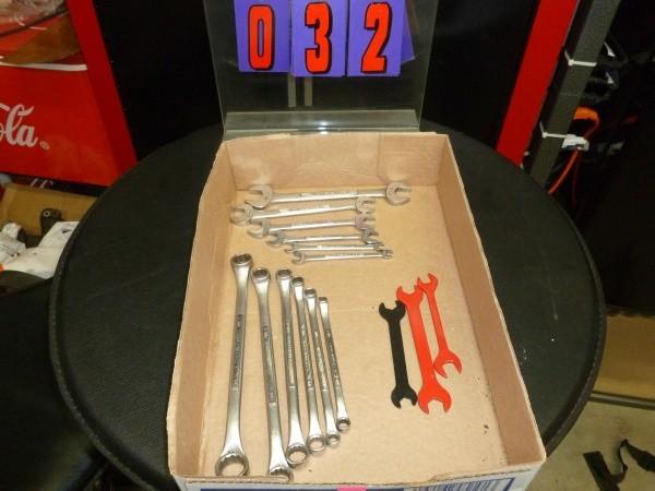 lot 32 image: Set of metric Craftsman box end wre...