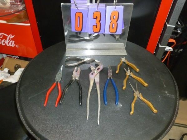 lot 38 image: Flat of Craftsman pliers as shown. ...