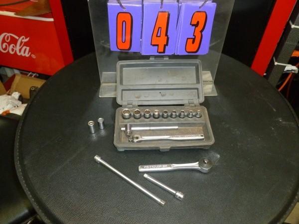 lot 43 image: Craftsman 14" socket set in c...