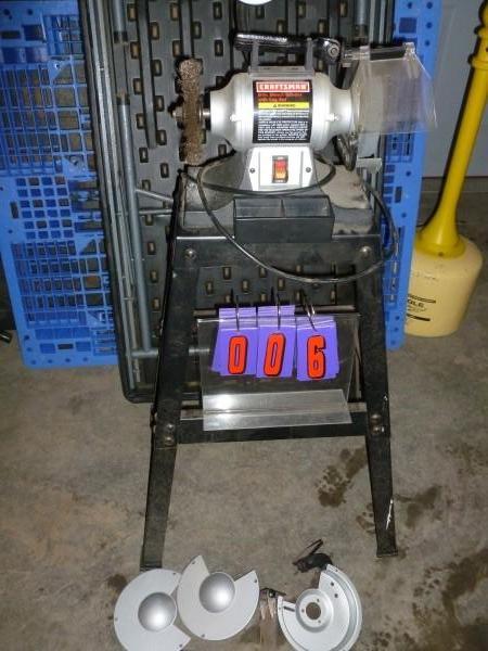lot 6 image: Craftsman 6" bench grinder wit...