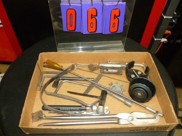 lot 66 image: Flat of misc break and automotive t...