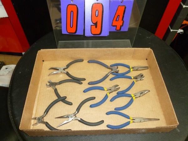 lot 94 image: Flat of misc. miniature pliers as s...