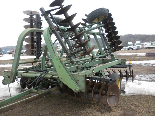 lot 12 image: John Deere 230 Disc  Serial # 25186...