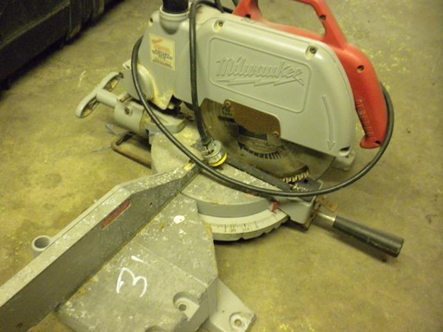 lot 20 image: Milwaukee 10" Magnum Compound ...