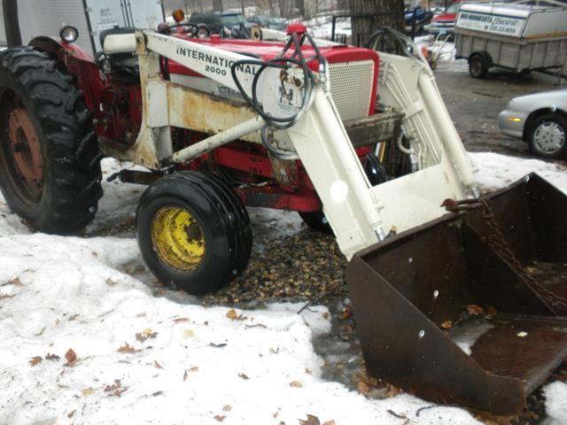 lot 6 image: International 544 Tractor w Loade...