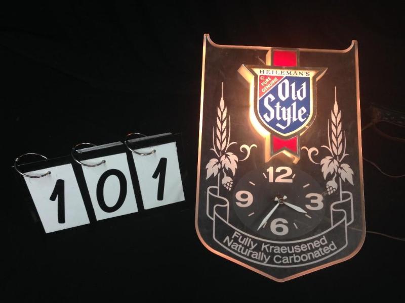 Old Style light up clock. Nice old ...