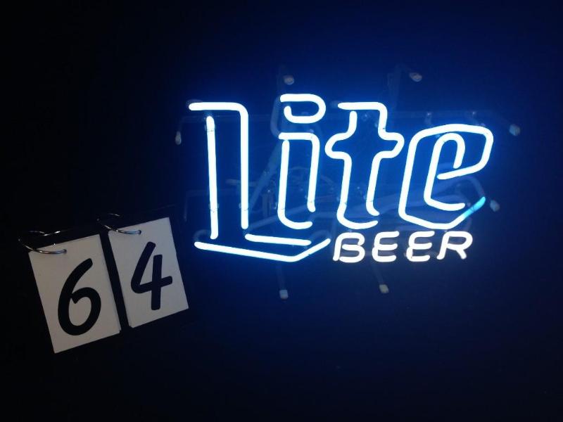 Lite beer neon. Very clean. 1988 vi...