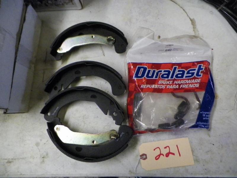 lot 221 image: 4 Brake Pads MAC-69FE&nbspwith bra...