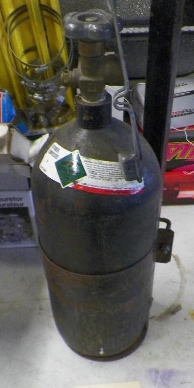lot 240 image: 17 inch Nitrogen tank feels full...