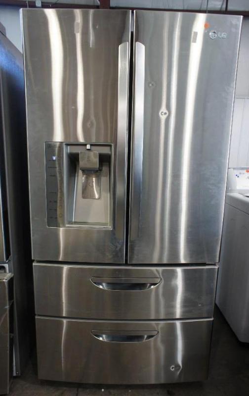lot 1 image: LG Refrigerator  Used. Works Great...