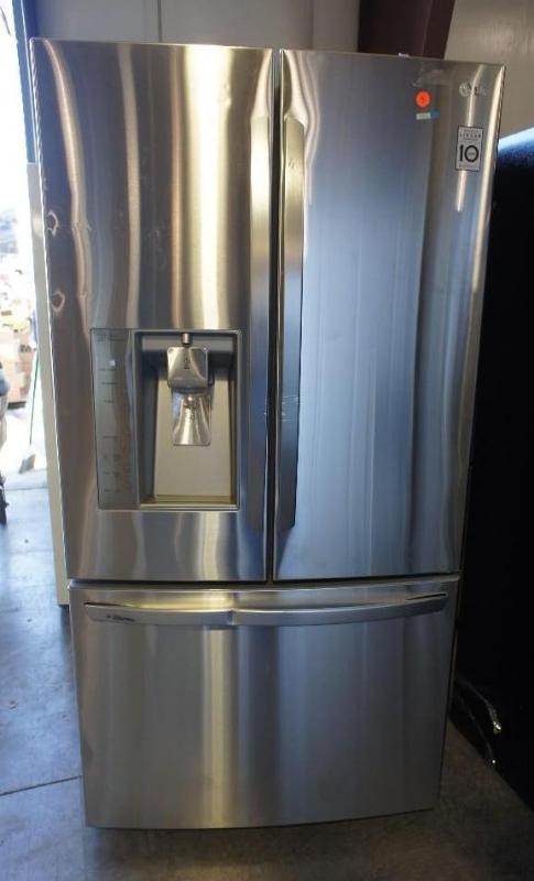 lot 3 image: New LG Refrigerator Model # (LFX319...