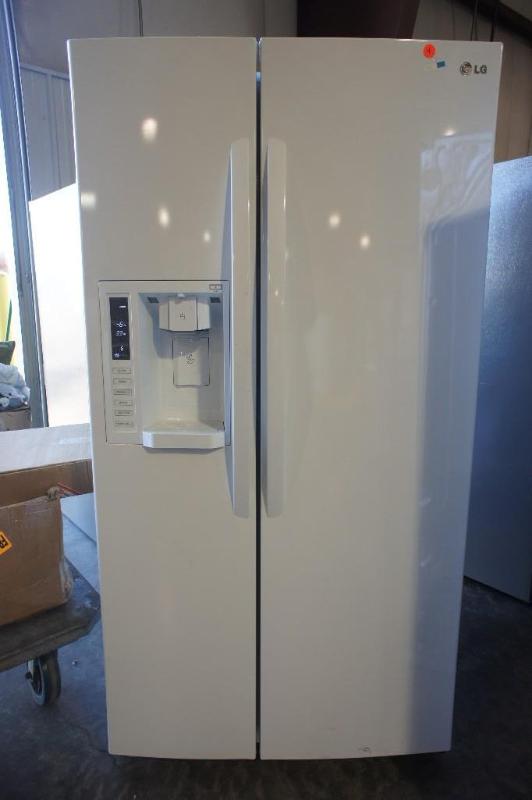 lot 4 image: New LG Refrigerator (LSC27937SW) LG...
