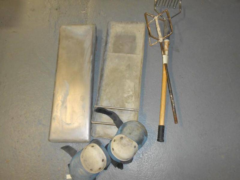 Aluminum cement knee pads with ceme...