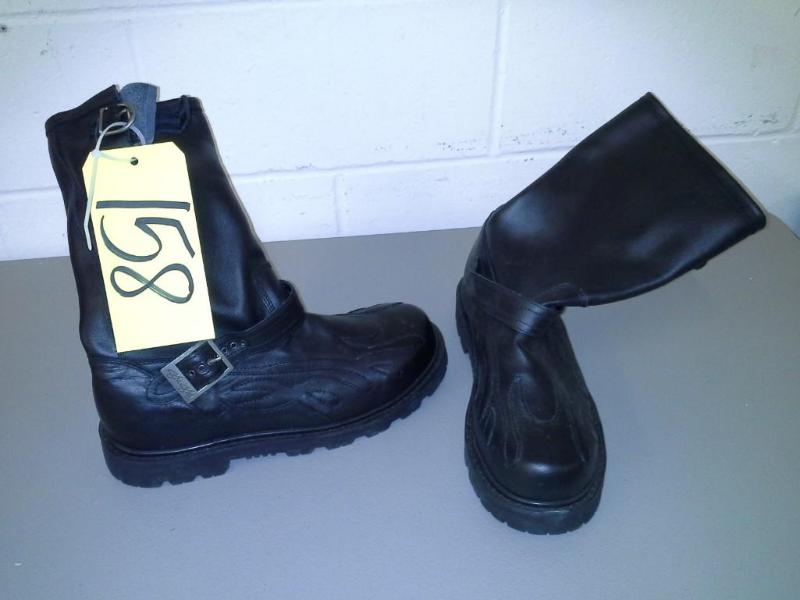 Engineer boot, black with black fla...