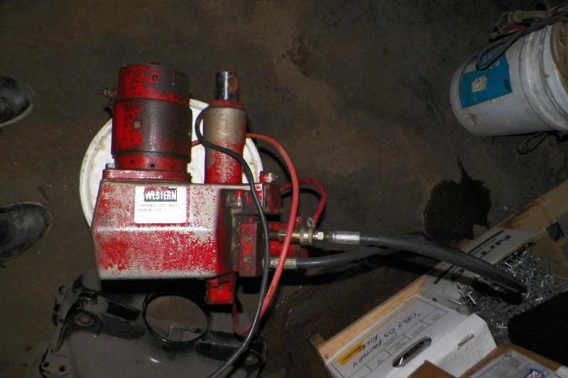 lot 104 image: Western Plowlift&nbspControl Mark ...