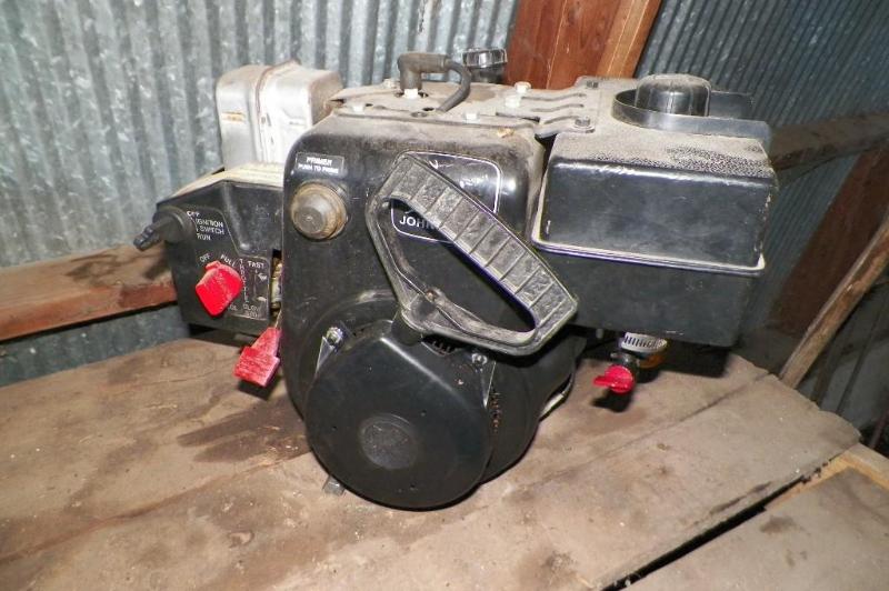 lot 113 image: John Deere Tecumsah Motor with Crac...