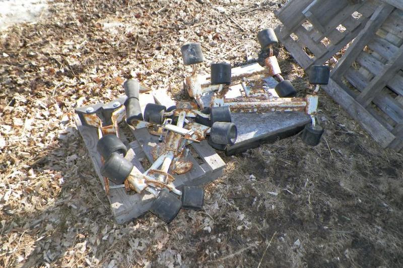 lot 115 image: Rollers from Shorelander Trailer...