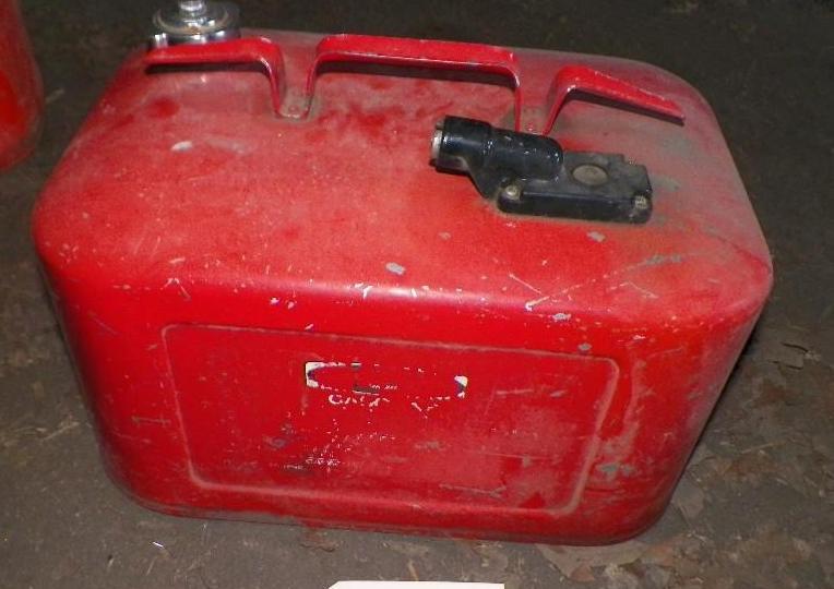 lot 15 image: Mercury 6 Gallon Gas Tank...