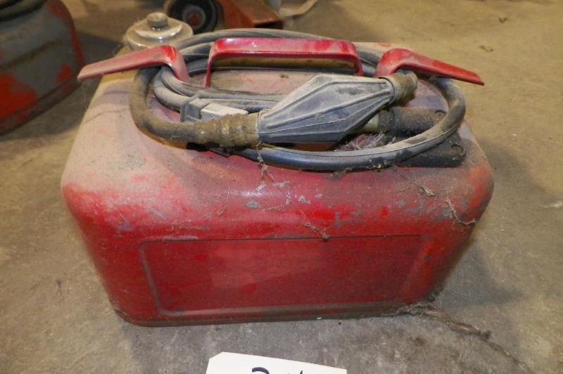lot 34 image: Mercury 3 Gallon Gas Can....