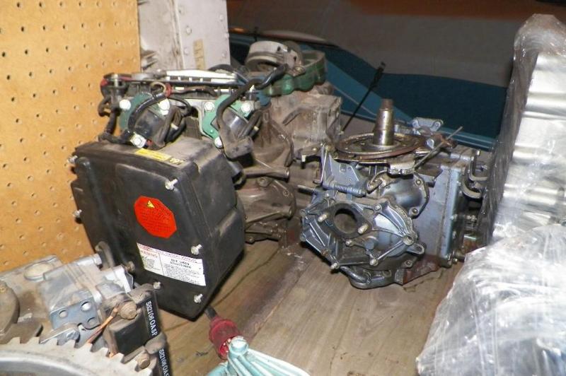 lot 93 image: 4 Johnson Evinrude Power heads...