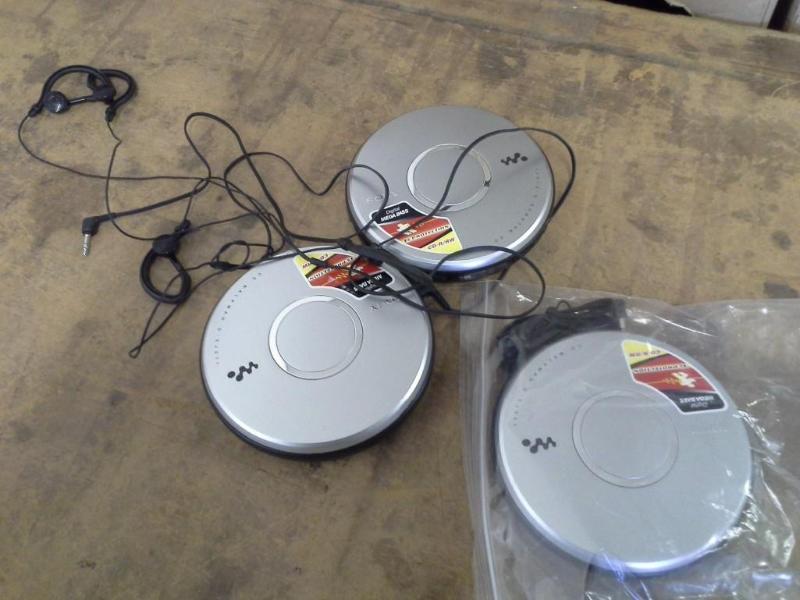 lot 117 image: 3 SONY, model, D-EJ011, CD WALKMAN....