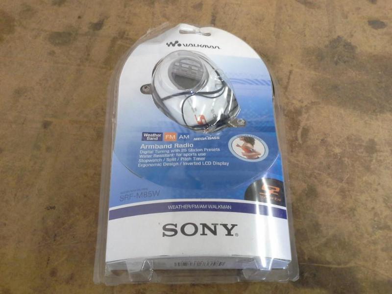 lot 119 image: SONY, model SRF-M85W, arm band radi...