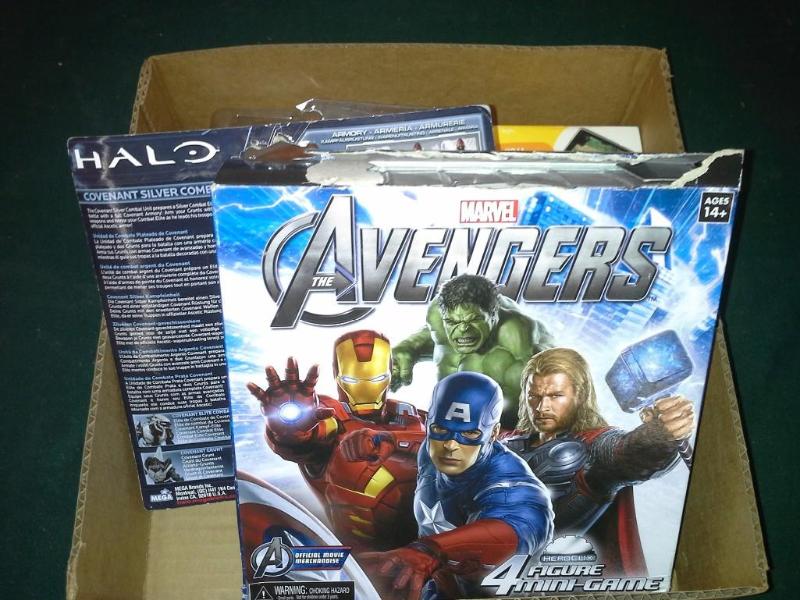 lot 153 image: Box lot, Game figures, AVENGERS, Im...