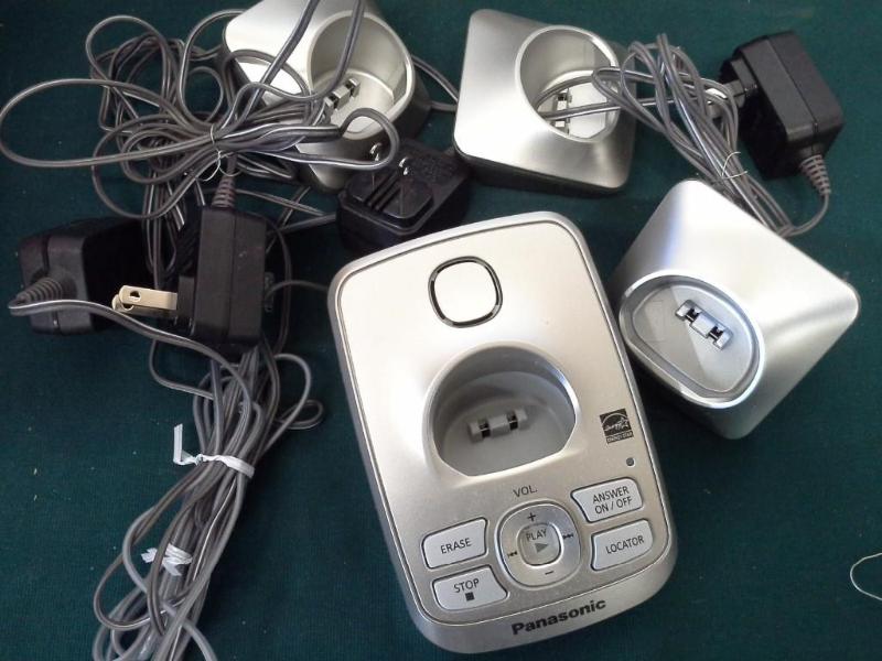 lot 299 image: Panasonic KX-TG4221.