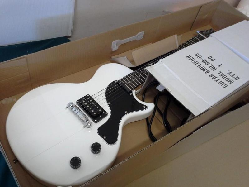 lot 32 image: Gibson Maestro Electric Guitar. Bid...