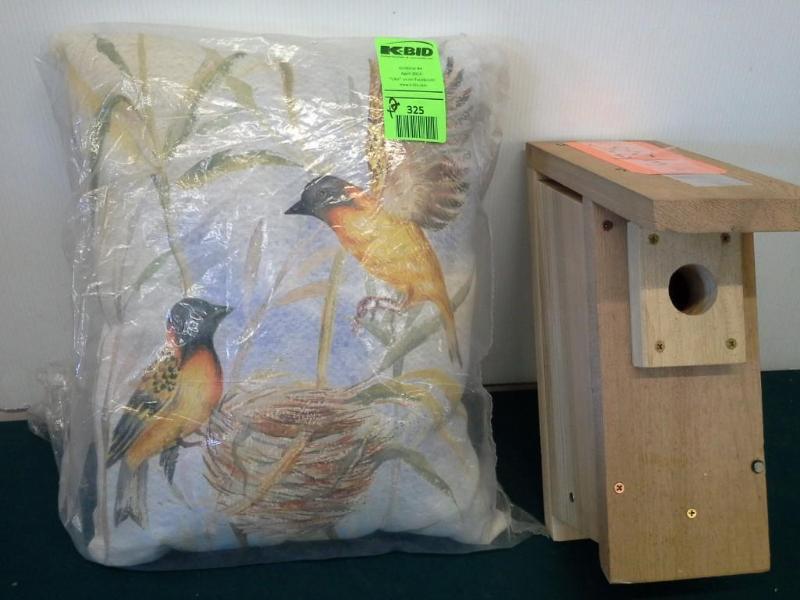 lot 325 image: BIRD PILLOW AND HOUSE